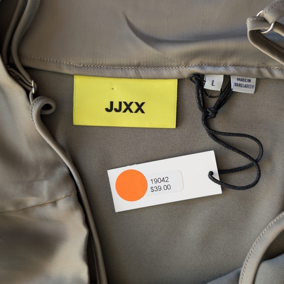 NWT JJXX Womens size Large Satin Green Muted Spaghetti Strap Tank Top - Picture 3 of 3